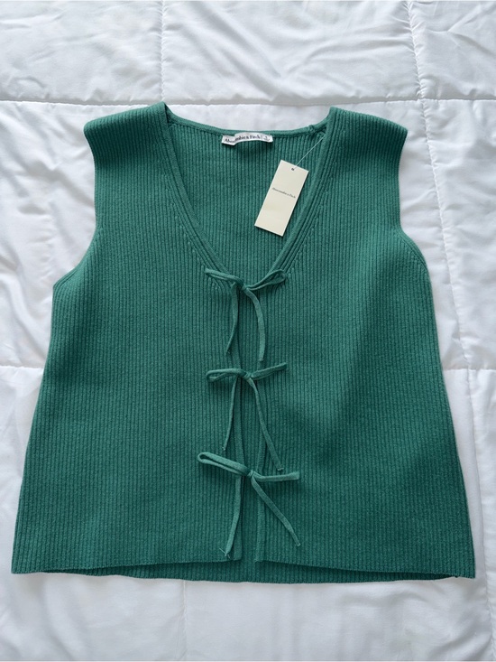Abercrombie & Fitch Tops - NWT Abercrombie Green Tie-Front Knit Tank